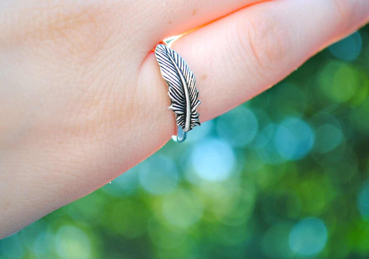 Beautiful and elegant silver feather ring