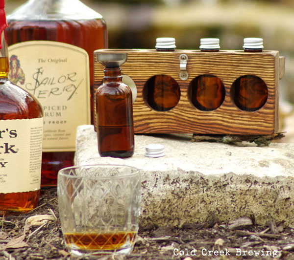 Whiskey Gift Idea: Mini Travel Bar
