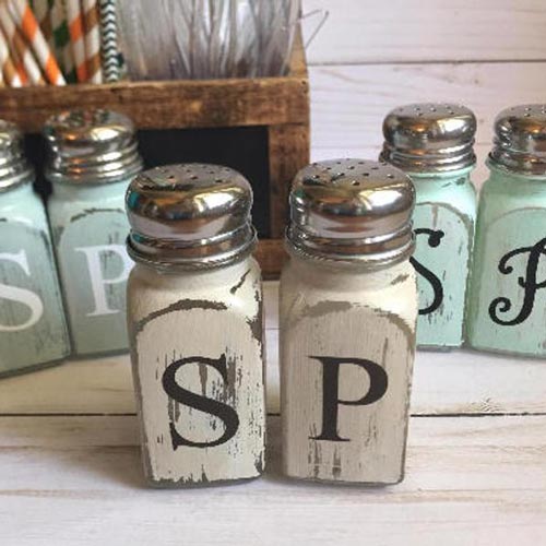 Gift ideas for neighbors: Salt and Pepper Shaker Set