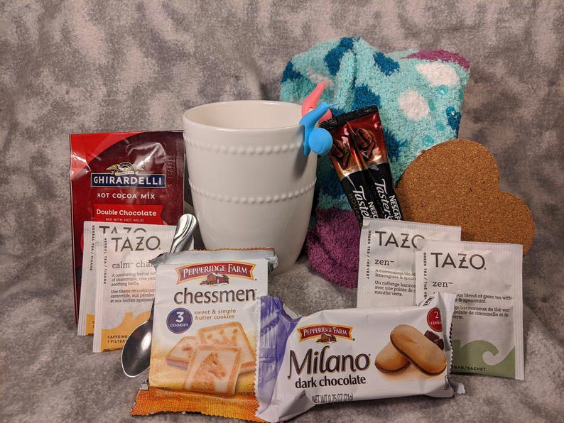 Mug gift basket to give to a friend