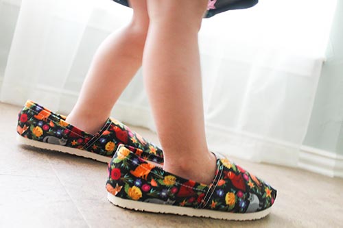 Toddler takes a few steps in Groovebags casual shoes