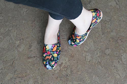 Top view of the Cat Flower casual shoes