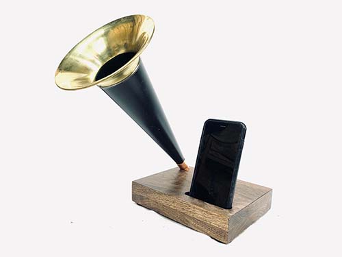 Walnut Wood Gramophone iPhone Speaker