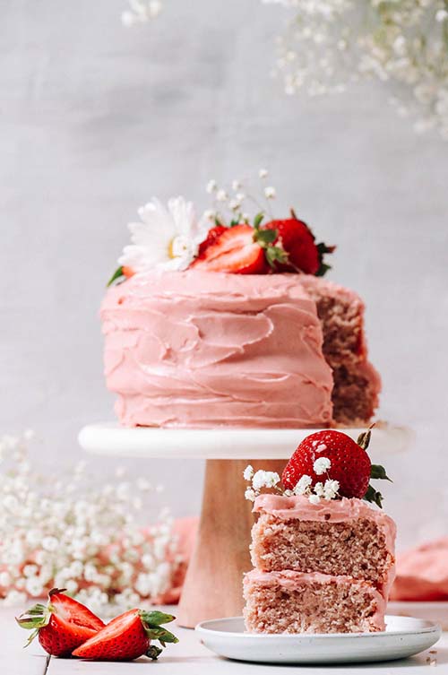 Baker her strawberry cake