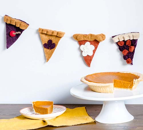 Thanksgiving Gifts - decor pie garland