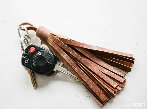 thanksgiving gifts for teachers - DIY Leather Keychain