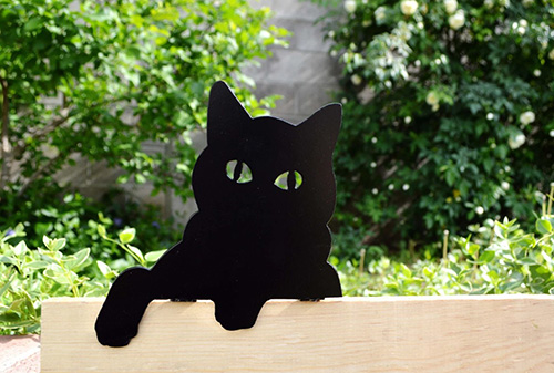 Peeking Cat Metal Garden Sign