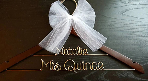 Quinceañera gifts - Personalized Mis Quince Hanger