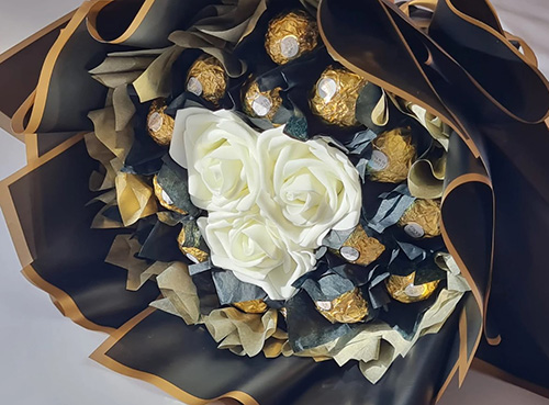 mother's day gifts for girlfriends - Chocolate Bouquet