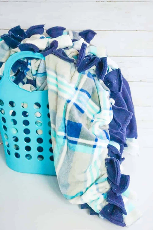 Easy No-Sew DIY Blanket